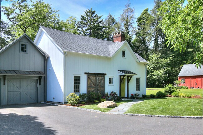 Building Photo - 55 Kings Hwy N