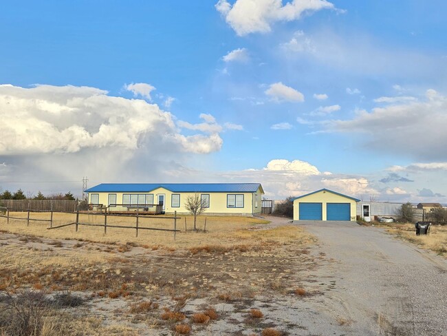 Building Photo - Awesome 4 Bedroom Ranch Home with Room for...