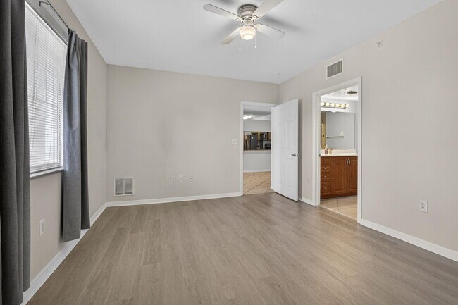 Building Photo - 6510 Emerald Dunes Dr