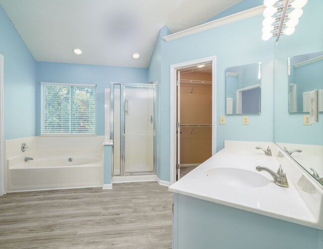 Building Photo - Your Modern West Ashley Retreat!