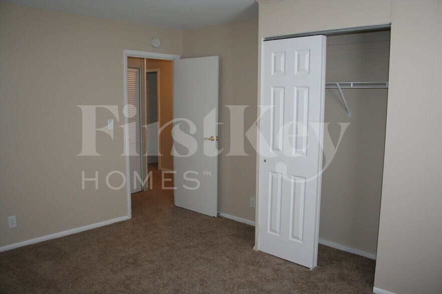 Building Photo - 9538 E 39th St