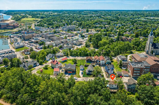 Building Photo - 446 N Powers St