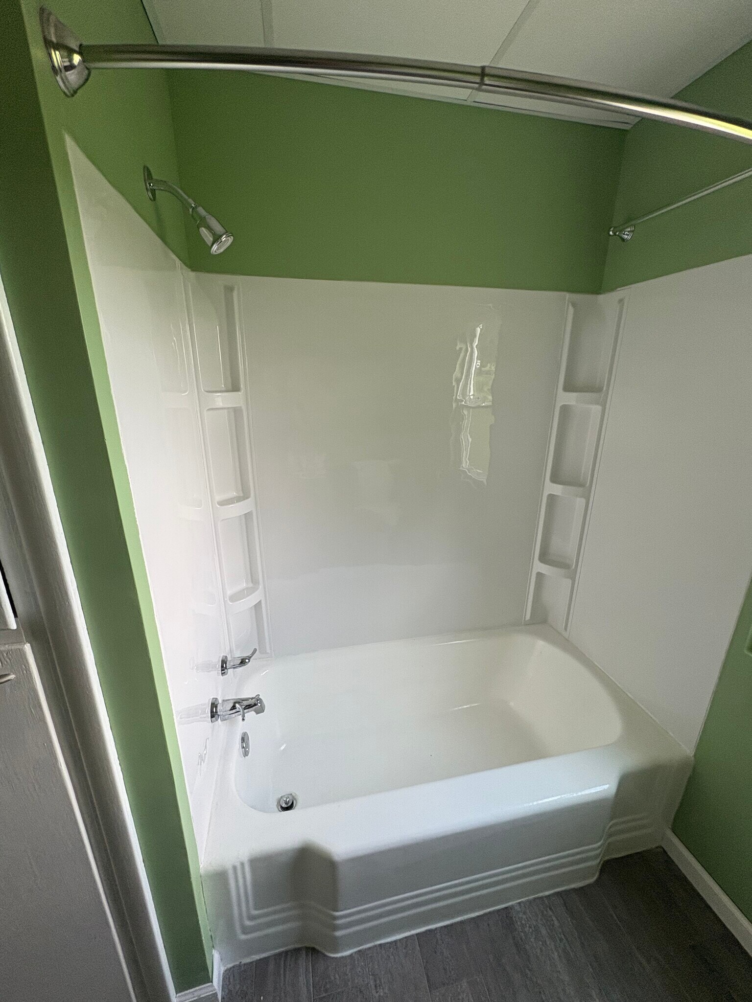 First floor bathroom - 6455 Lithopolis Rd