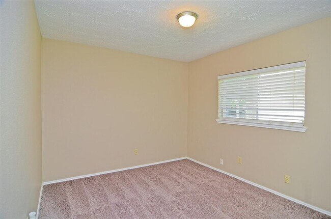 Building Photo - 745 Otter Creek Dr