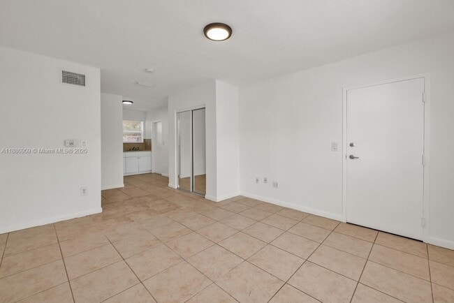 Building Photo - 575 NE 82nd St