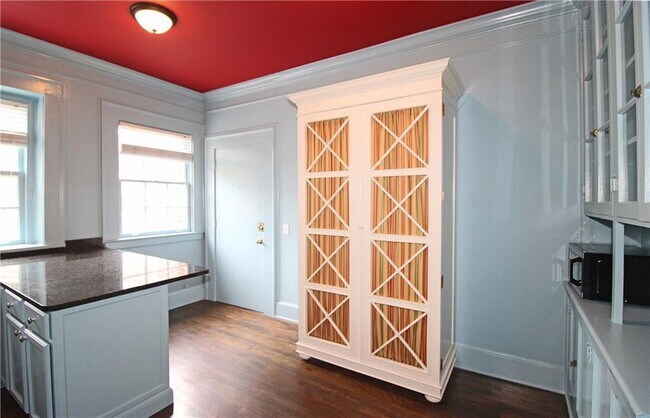 Building Photo - 1 S Prado NE