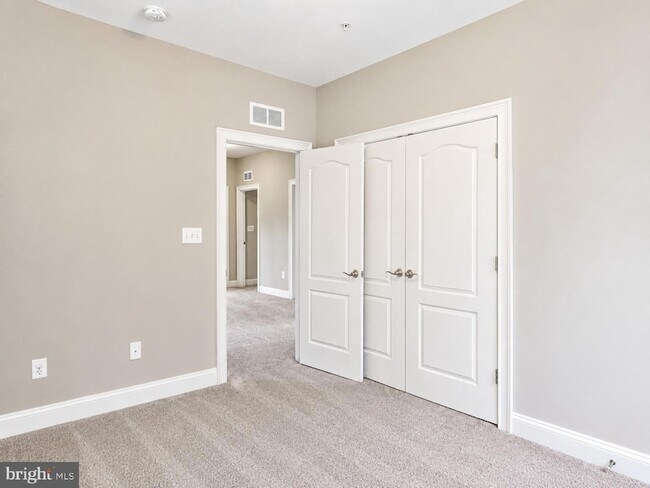 Building Photo - 3348 Burton Dr