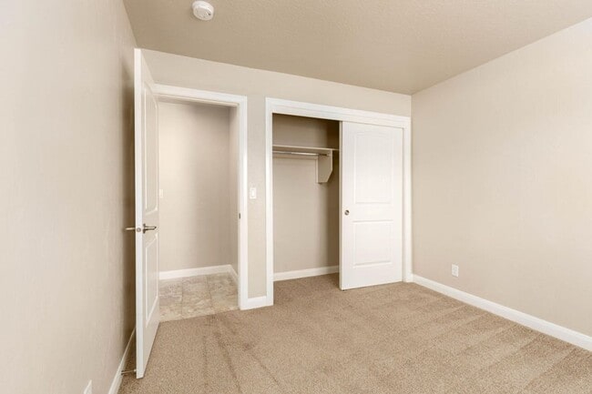 Building Photo - Beautiful 4 Bedroom Home!