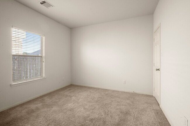 Building Photo - 7803 Blue Lake Dr