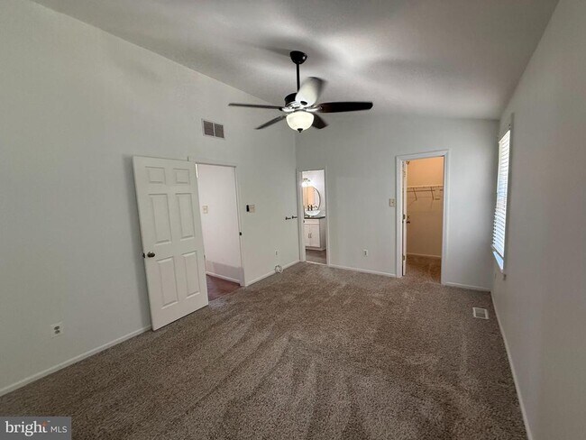 Building Photo - 1070 Baywood Dr
