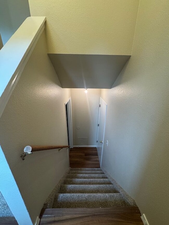 Building Photo - 4-Bedroom Home with 2-Car Garage close to ...