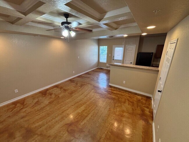 Building Photo - Spacious 3-Bedroom Townhome – Great Location!