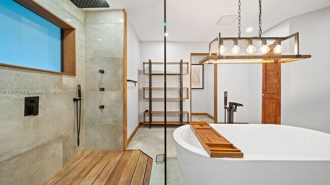 Building Photo - 5831 NW 81st Terrace