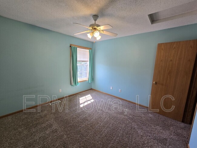 Building Photo - 1138 White Ivy Pl NE