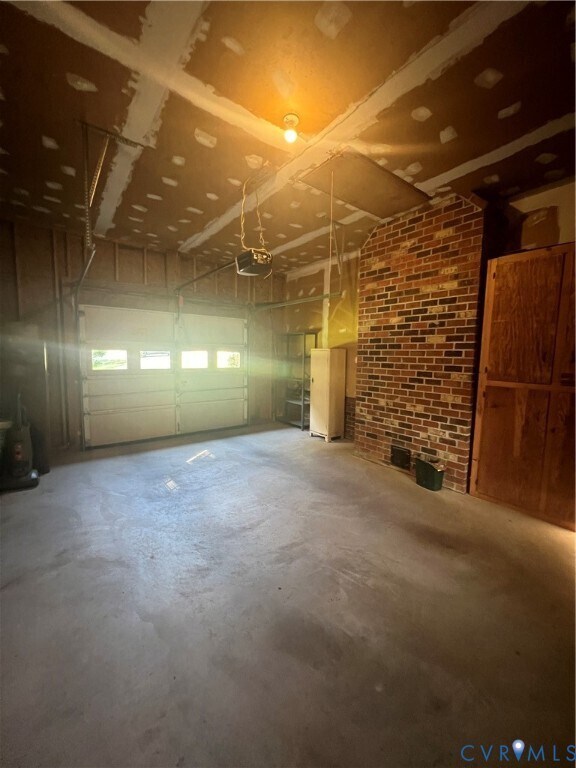 Building Photo - 3021 Sand Hills Dr