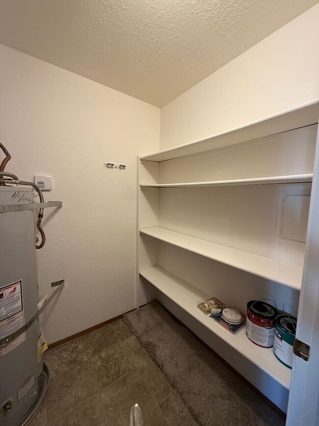 Building Photo - 206 Vista Prieta Ct
