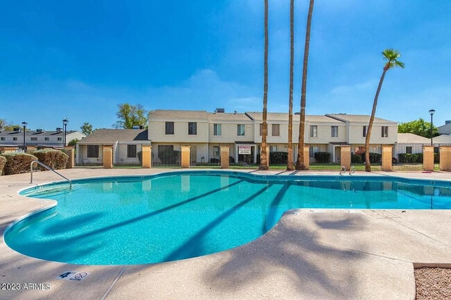 Building Photo - 6526 S McAllister Ave