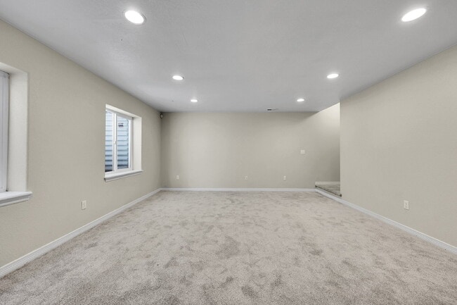 Building Photo - $2,750.00 - 6 Bedrooms, 3.5 Bathrooms, Single Family Home in Colorado Springs with Fenced Yard!