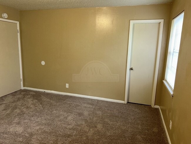 Building Photo - 1302 Becker Dr