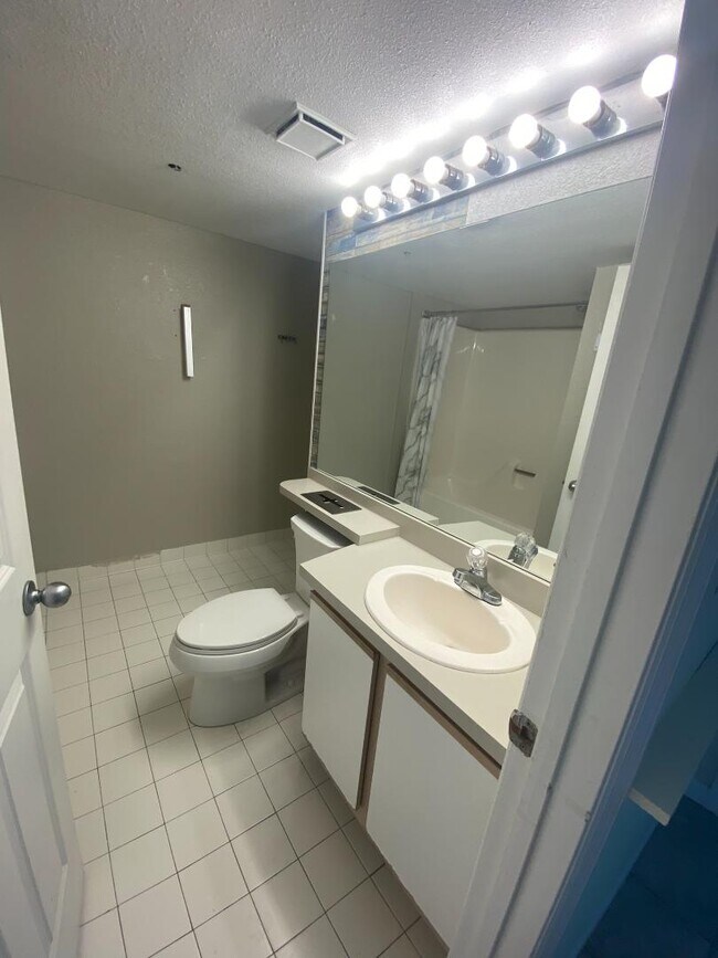 Building Photo - 3675 Seaside Dr