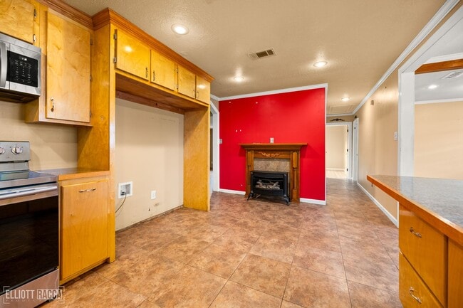 Building Photo - 2020 Clover Ln