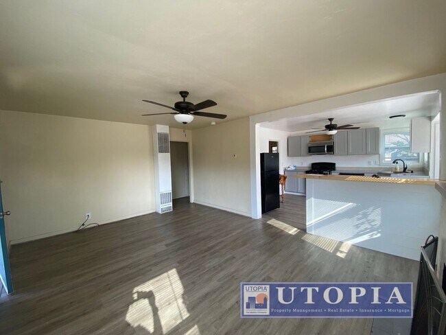 Building Photo - Charming Pleasure Point Home With Large Yard