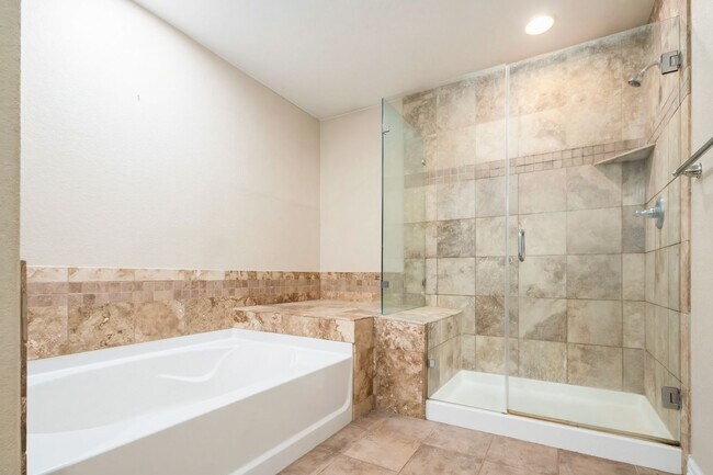 Building Photo - Exceptional 5-Bedroom Home Steps from the University of Denver