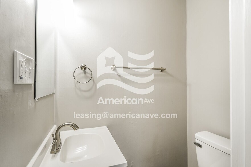 Building Photo - 1112 Bakewell Dr