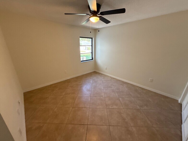 Building Photo - 100 Golfview Dr