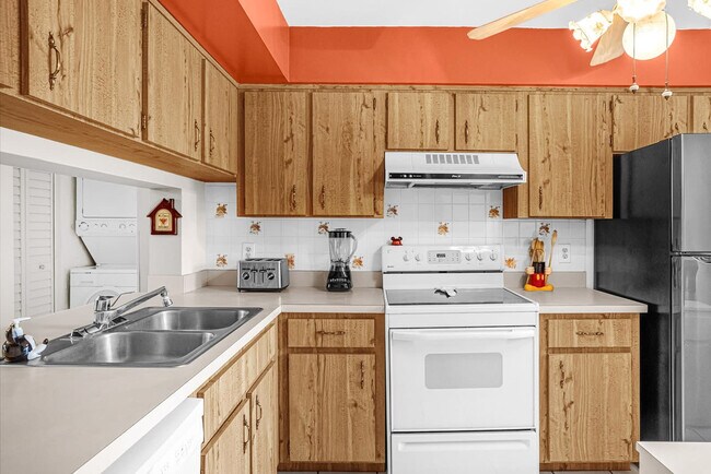 Building Photo - 6084 Willowpointe Cir