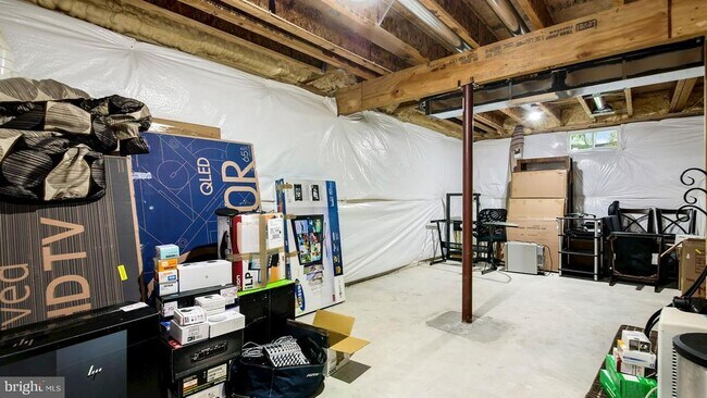Building Photo - 2427 Fort Dr