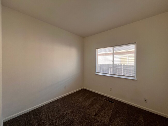 Building Photo - Mallard Estates 4 Bedroom, 2 Bath Home- Fallon, NV