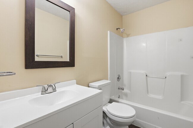 Building Photo - Ash St Ex