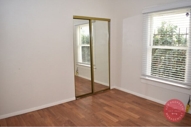 Building Photo - Charming 2-Bedroom Downtown Unit – Availab...