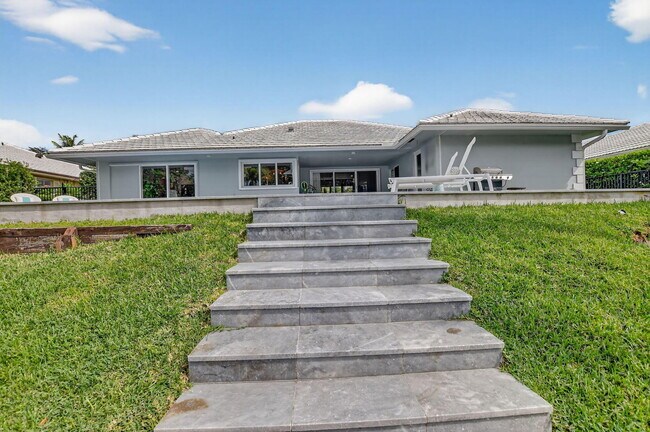 Building Photo - 891 Hickory Terrace