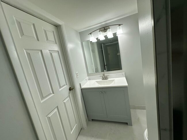 Building Photo - 1799 Fairview Villas Dr