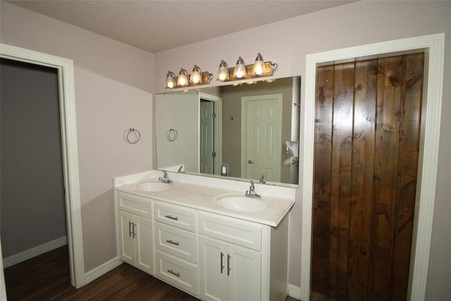 Building Photo - 119 Dove Trail