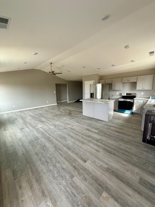 Building Photo - 177 Landry Ln