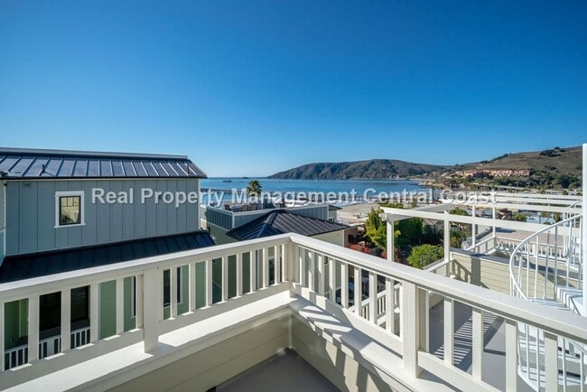 Building Photo - AVAILABLE JULY - Executive Townhome in Avi...