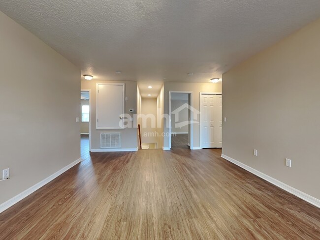 Building Photo - 8837 Royal Enclave Blvd