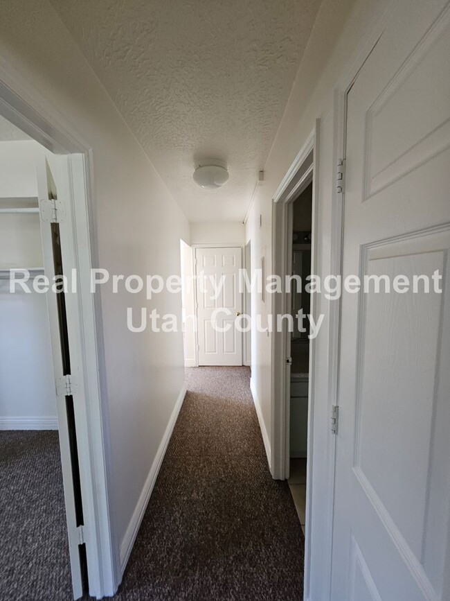 Building Photo - Orem 4-Plex