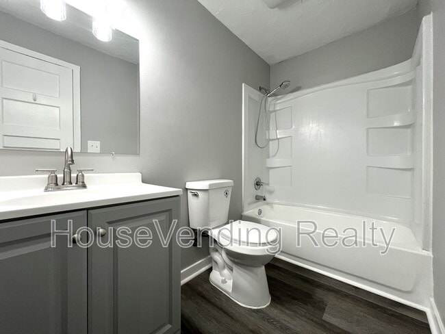 Building Photo - 318 Main Rd