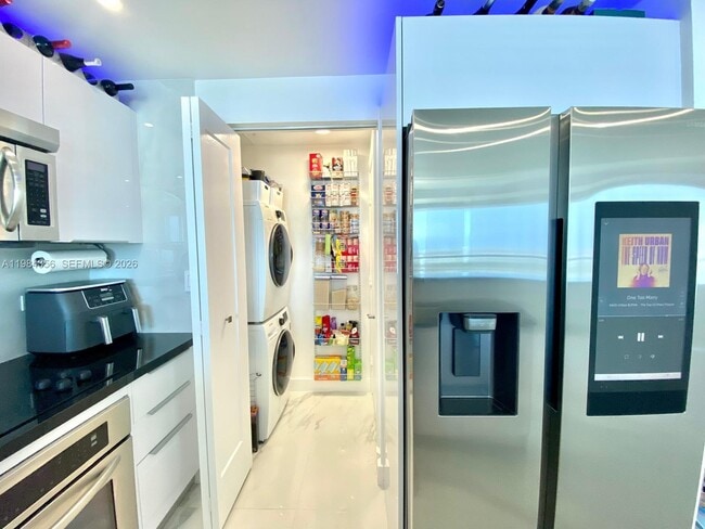 Building Photo - 253 NE 2nd St