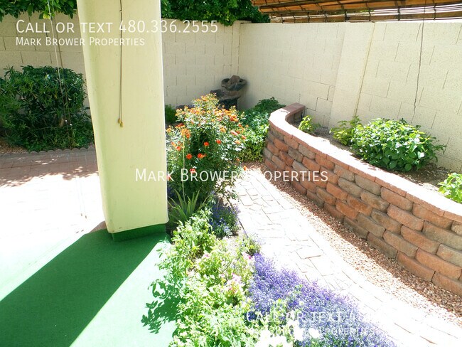 Building Photo - 2175 E Loma Vista Dr