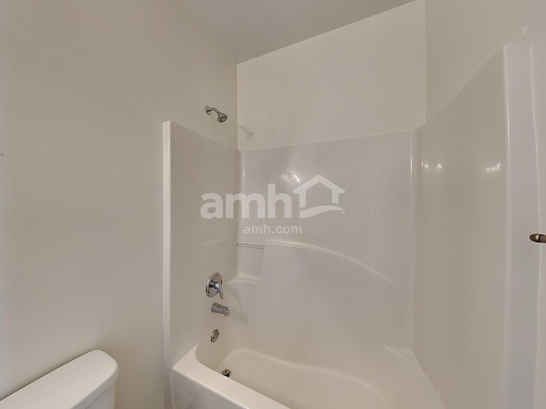 Building Photo - 412 Farmwood Way