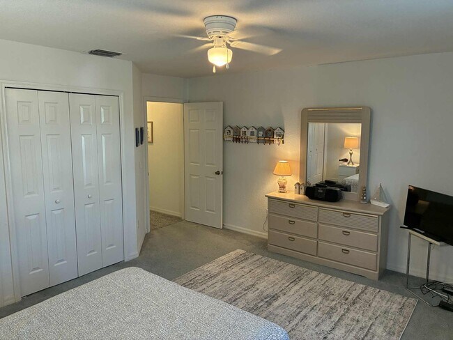 Building Photo - 1820 Waterford Dr