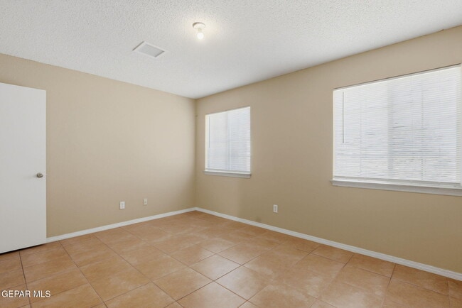 Building Photo - 3413 Yellow Rose St