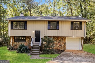 Building Photo - 140 Hunt Ridge Dr