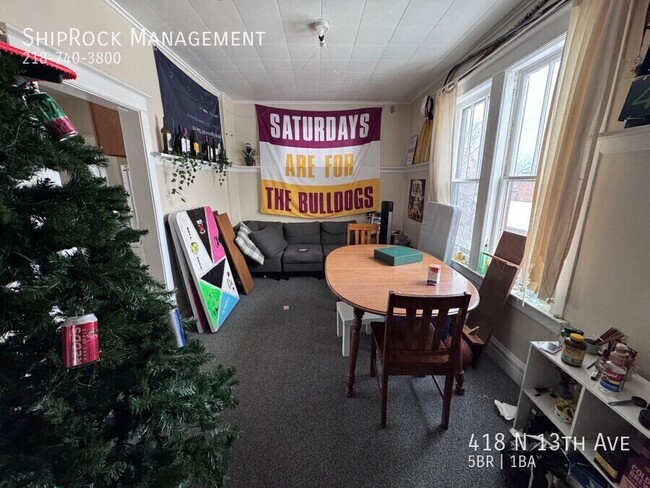 Building Photo - 418 N 13th Ave E