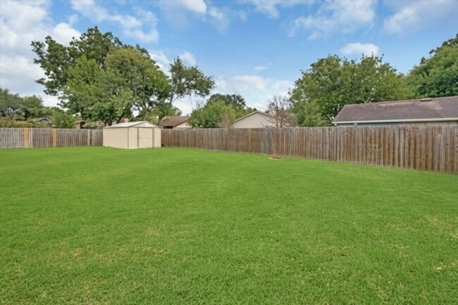 Building Photo - 1707 Stone Lake Dr